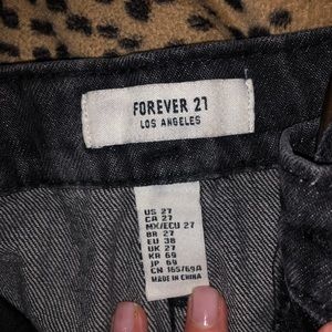 Super cute boyfriend buckle jeans